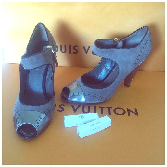 Louis Vuitton Shoes - Louis Vuitton open toe logo plate heels 37.5 shoes
